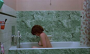 Actress - Delphine Seyrig: Movie - Jeanne Dielman, 23 Quai du Commerce, 1080 Bruxelles